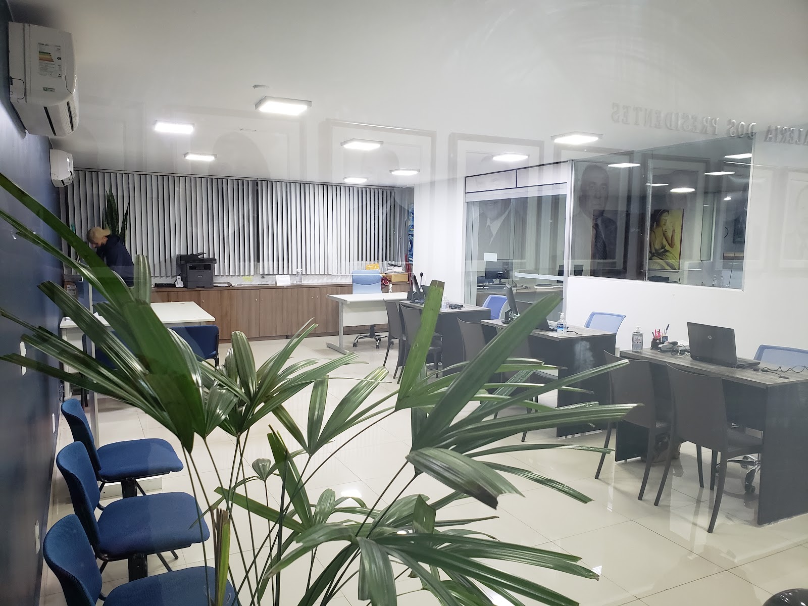 Recepção da Rubrica Digital em Brasília - cadeiras de espera e ambiente claro